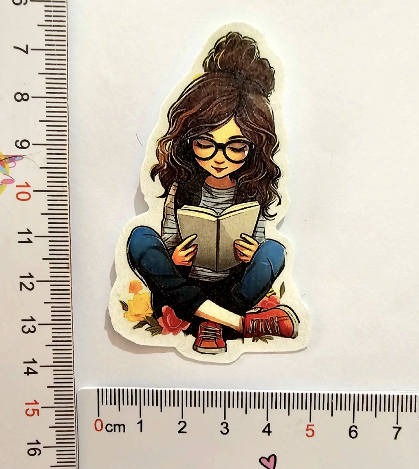 استیکر ضدآب طرح دختروکتاب از مجموعه استیکرهای برنامه روزانه