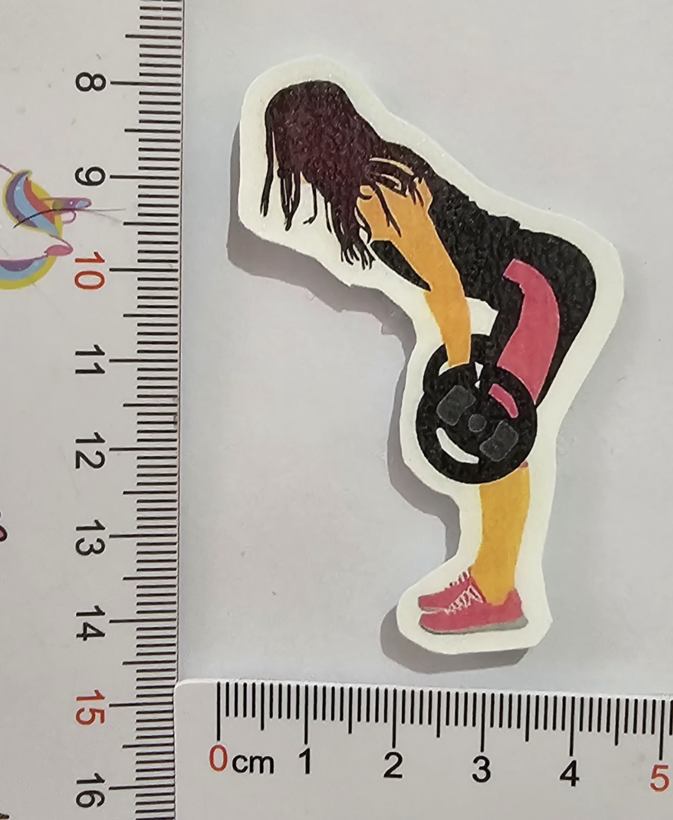 استیکر ضدآب طرح دختر وزنه بردار از مجموعه استیکرهای باشگاه ورزشی